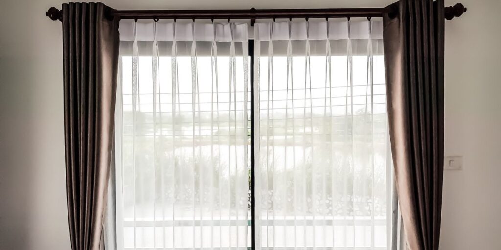 Is It Better to Use Blinds and Curtains Together?